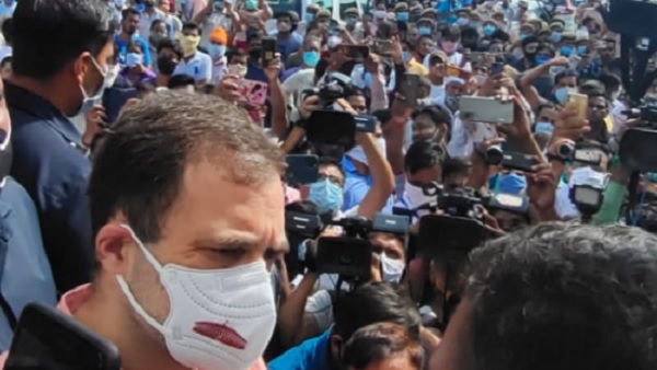 मृतका के परिजनों से मिले राहुल गांधी