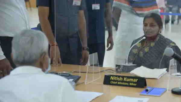 woman did complain against jdu mla rinku singh in front of cm nitish kumar woman did complain against jdu mla rinku singh in front of cm nitish kumar