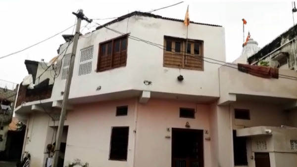 आनंद गिरि लॉकडाउन में आया था घर