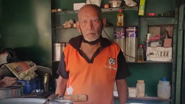 पिछली साल बाबा का ढाबा की मदद के लिए उतरे थे लोग