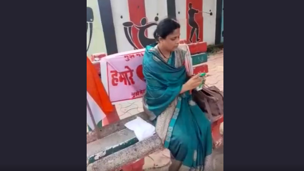 बैनर पर कांस्टेबल आकाश पाठक का नाम