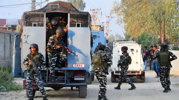 NIA raided and searched 8 locations in Jammu Kashmir in a case related to recovery of IED NIA raided and searched 8 locations in Jammu Kashmir in a case related to recovery of IED