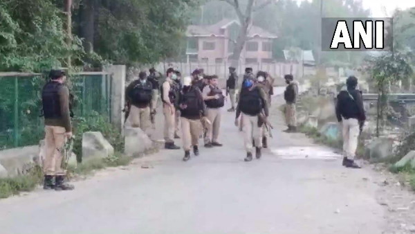 J&K: Terrorists shot at one policeman at Wanpoh in Kulgam, succumbed J&K: Terrorists shot at one policeman at Wanpoh in Kulgam, succumbed