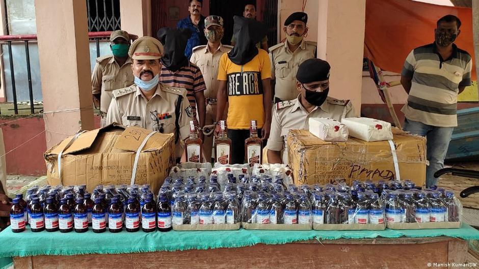 नशीली दवाओं के तस्करों की गिरफ्तारियां बढ़ रही हैं नशीली दवाओं के तस्करों की गिरफ्तारियां बढ़ रही हैं