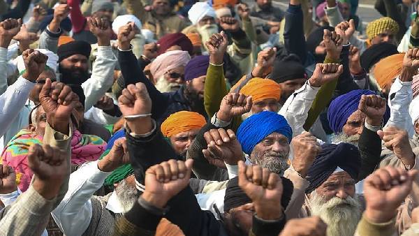 'आरोपों का जवाब देते रहेंगे किसान'