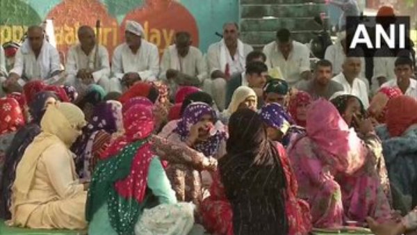 Haryana Govt suspends mobile internet & SMS services in Karnal district Haryana Govt suspends mobile internet & SMS services in Karnal district