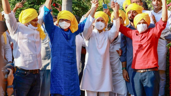घर का जोगी जोगड़ा, आन गांव का सिद्ध ?
