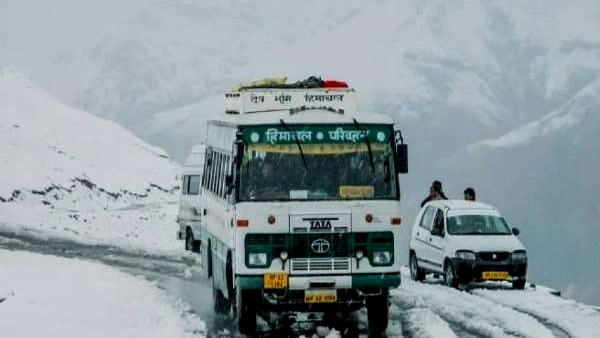 HRTC Bus Service closed on One Thousand Kilometers Long Leh Delhi Routes HRTC Bus Service closed on One Thousand Kilometers Long Leh Delhi Routes