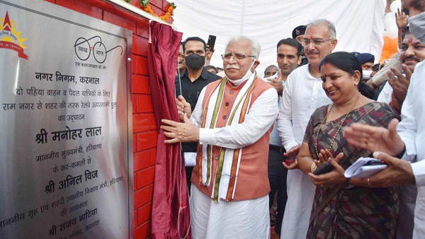 Haryana CM Manohar Lal Khattar inaugurated the Railway Foot Overbridge at Karnal , arrived on a motorcycle Haryana CM Manohar Lal Khattar inaugurated the Railway Foot Overbridge at Karnal , arrived on a motorcycle