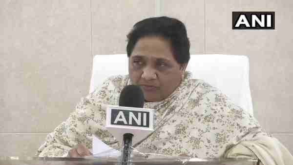 Former CM Mayawati criticizes BJP government on the pothole roads of uttar pradesh Former CM Mayawati criticizes BJP government on the pothole roads of uttar pradesh