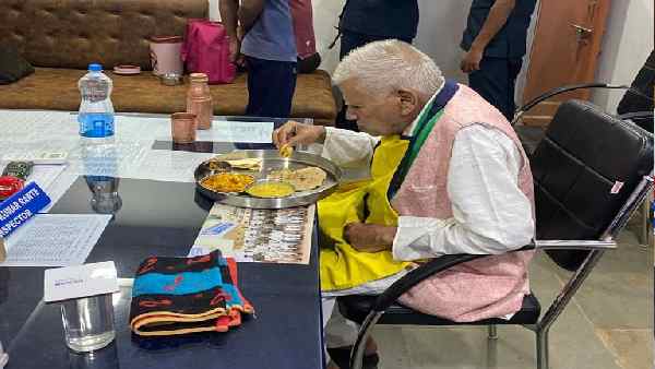 पीएम मोदी के खिलाफ चुनाव नहीं लड़ने की रखी थी शर्त