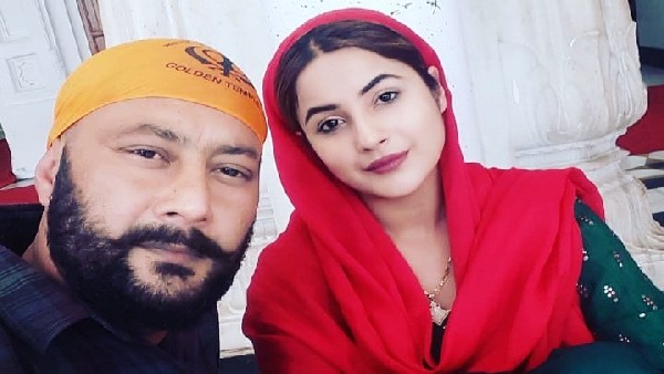 बेटी के सपोर्ट में आए पिता