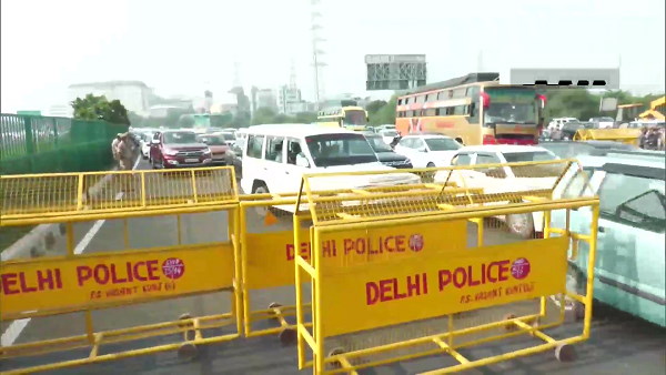 Watch Video: Massive traffic snarl seen at Gurugram-Delhi border in wake of Bharat Bandh by farmer unions Watch Video: Massive traffic snarl seen at Gurugram-Delhi border in wake of Bharat Bandh by farmer unions