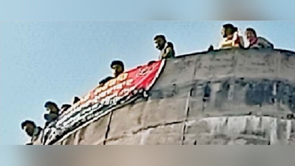 Punjab Police constable recruitment: youths climbed on the water tank demanding joining Punjab Police constable recruitment: youths climbed on the water tank demanding joining