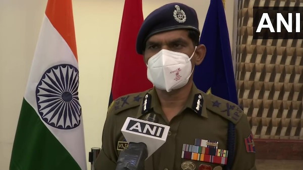 relocate non-local labourers to Police/Army camps is fake: IGP Kashmir Vijay Kumar relocate non-local labourers to Police/Army camps is fake: IGP Kashmir Vijay Kumar