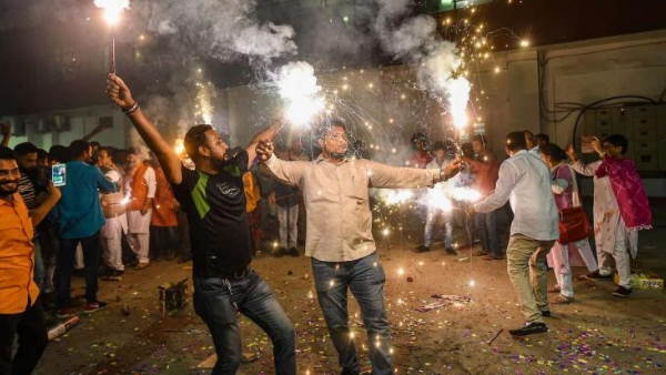 निर्माताओं को जारी किया नोटिस
