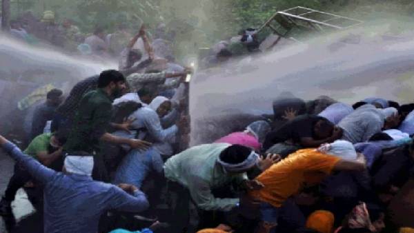 'सरकार कर रही है भेदभाव'