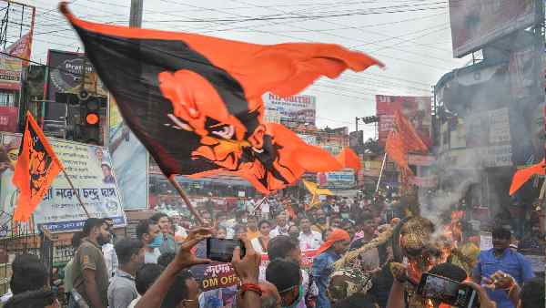 हिंदुओं पर हमले के खिलाफ में हो रहे हैं विरोध-प्रदर्शन