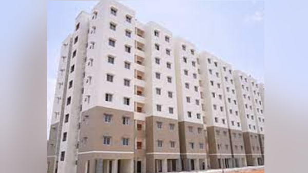 Bengaluru 32 families were evicted after a seven-storey building Tilts Bengaluru 32 families were evicted after a seven-storey building Tilts