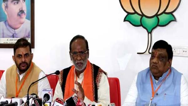 मोदी सरकार की उपलब्धियों पर चर्चा