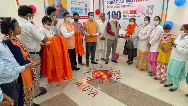 सौ करोड़ वैक्सीनेशन वाला पहला देश बना भारत