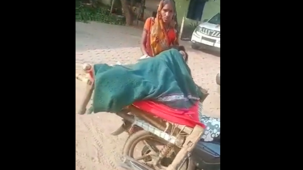 युवती योगिता मूलरूप से देवास जिले के खातेगांव की रहने वाली