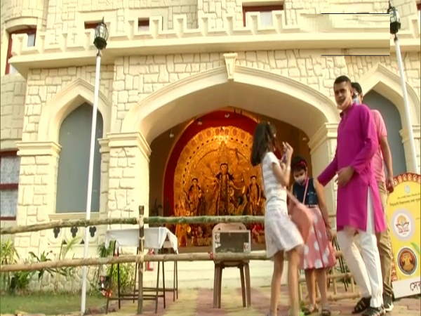 Navratri 2021 kolkata : Durga Puja in amazing palace-themed pandal Navratri 2021 kolkata : Durga Puja in amazing palace-themed pandal