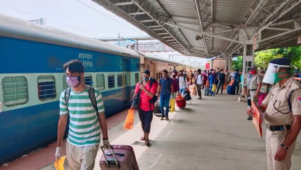 प्रतिदिन पकड़े गए 6000 यात्री