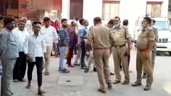 tractor trolley overturned in jhansi 11 people lost their life tractor trolley overturned in jhansi 11 people lost their life