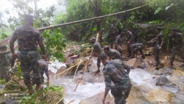 Kerala Floods Army conducts rescue operations for missing persons Kerala Floods Army conducts rescue operations for missing persons