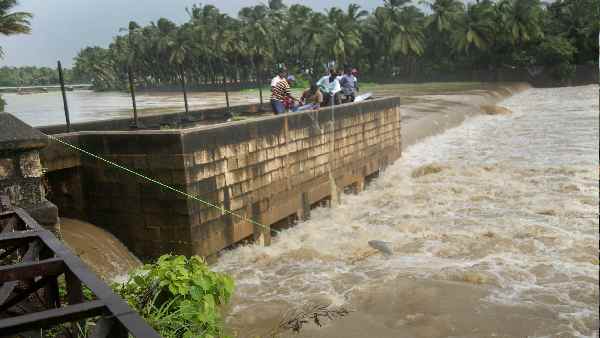 केरल में 27 मौतों के बाद भी नहीं संभल रहे लोग