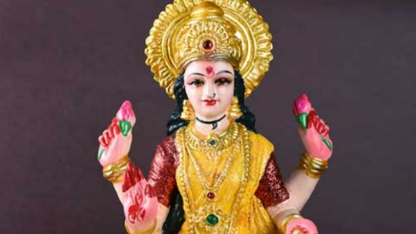 करें लक्ष्मी के 108 नामों का जाप, मिलेगी हर खुशी करें लक्ष्मी के 108 नामों का जाप, मिलेगी हर खुशी