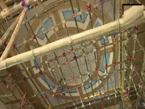 Durga pandal on the theme of Dubais Burj Khalifa in Bengal, it took 250 workers to build, Know what is the height Durga pandal on the theme of Dubais Burj Khalifa in Bengal, it took 250 workers to build, Know what is the height