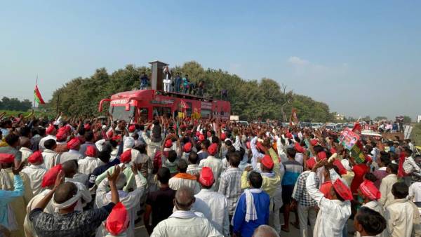 बीजेपी को टक्कर देने की स्थिति में सपा ही