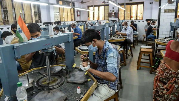 करोड़ों का हीरा स्क्रैप बेचा, जो बेहिसाब है
