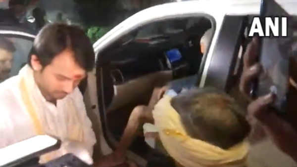 Tej Pratap alleging humiliation at rjd leaqder Jagadanand Singh Lalu Prasad returned home Tej Pratap alleging humiliation at rjd leaqder Jagadanand Singh Lalu Prasad returned home