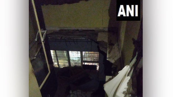 One person died two injured after building slab fell in Thane Maharashtra One person died two injured after building slab fell in Thane Maharashtra