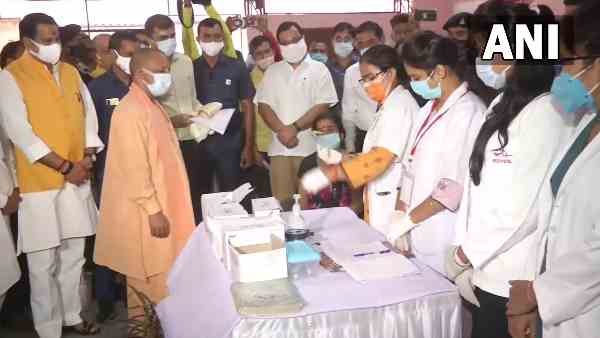 CM Yogi Adityanath says I Congratulates on receiving 1 billion COVID19 vaccinations CM Yogi Adityanath says I Congratulates on receiving 1 billion COVID19 vaccinations