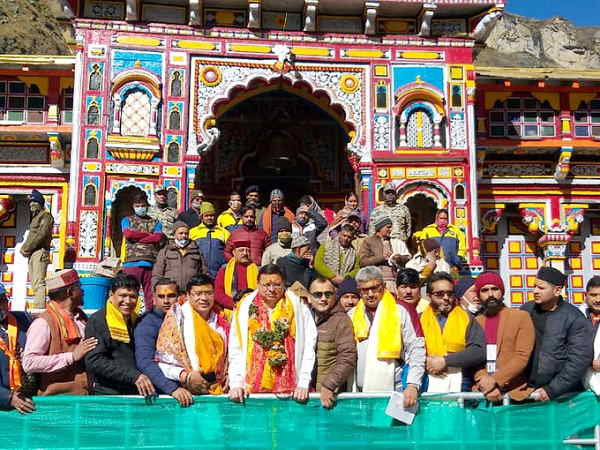 Uttarakhand CM Pushkar Singh Dhami prayers at Badrinath temple today, Know the situation of state Uttarakhand CM Pushkar Singh Dhami prayers at Badrinath temple today, Know the situation of state