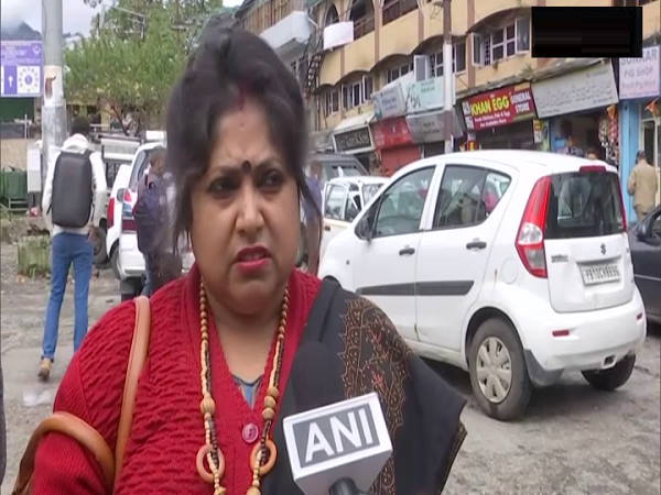 thousand tourists stuck in uttarakhand amid heavy rainfall and landslides, taxi drivers are taking 500-600 rupees thousand tourists stuck in uttarakhand amid heavy rainfall and landslides, taxi drivers are taking 500-600 rupees