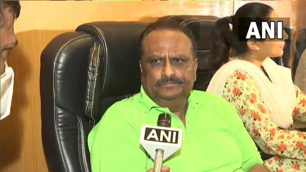 Sameers father clarified on Nawab Maliks allegations,says Nikahanama is correct but we are Hindus Sameers father clarified on Nawab Maliks allegations,says Nikahanama is correct but we are Hindus
