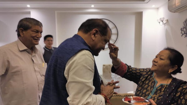 बढ़ती नजदीकियां कांग्रेस के विरोधी गुट के लिए बुरी खबर