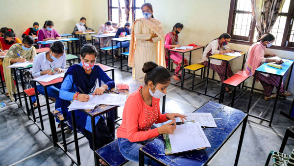 करियर में बाधा, कहीं ये वास्तु दोष तो नहीं आपके घर में करियर में बाधा, कहीं ये वास्तु दोष तो नहीं आपके घर में
