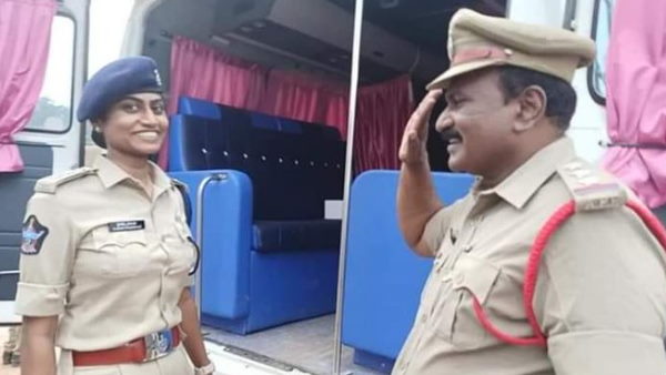 जब DSP बेटी को CI पिता ने सबके सामने किया सैल्यूट...