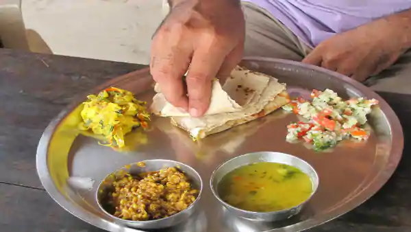 रात के खाने में मिलाकर दिया मासिक धर्म का खून