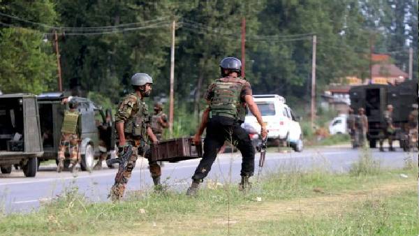 2 Lashkar terrorists arrested in Jammu Kashmirs Shopian recovered a huge cache of arms 2 Lashkar terrorists arrested in Jammu Kashmirs Shopian recovered a huge cache of arms