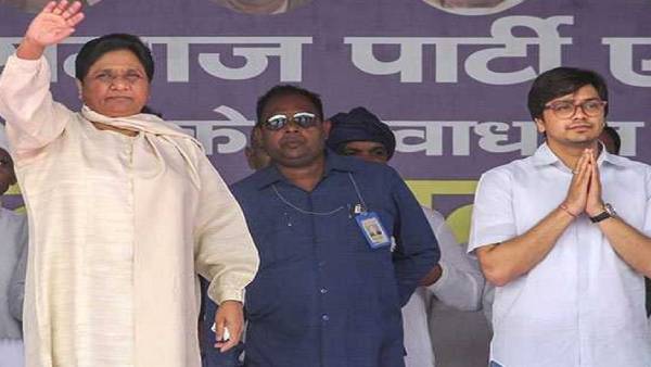 मायावती के भतीजे आकाश निभा रहे सक्रिय भूमिका