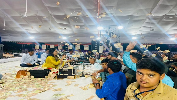 उर्वशी ने खुद शेयर की हैं कार्यक्रम की फोटोज