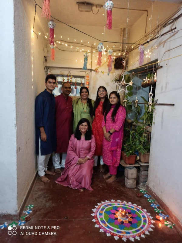 सब लेफ्टिनेंट सुनीता सैनी का परिवार