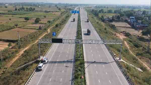 दिल्ली से लखनऊ तक का सफर करीब साढ़े 3 घंटे में